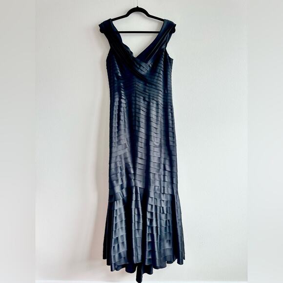 Vintage JS Collections Black Satin Gown – Pleated Mermaid Dress, Size 12 - Picture 1 of 8